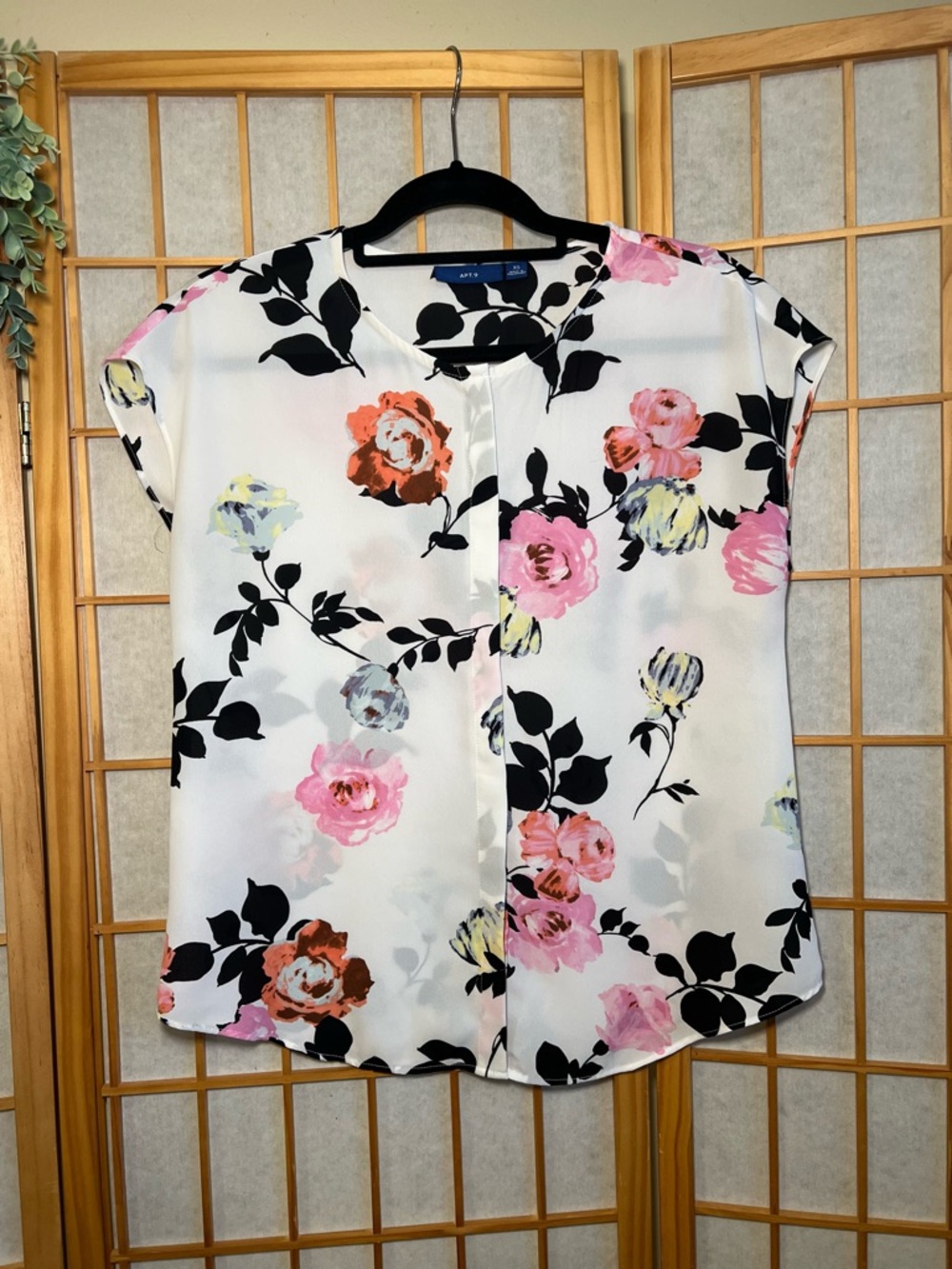 Apt 9 XS Floral Blouse White Pink Black Short Sleeve Lightweight Work Top